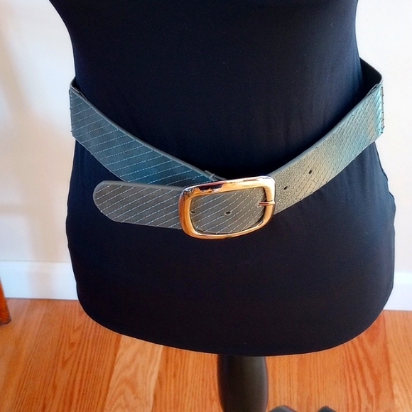 New York & Company Women's (Elasticized )Belt, Size: S/M,Gray NWT,Silver buckle - Picture 1 of 6